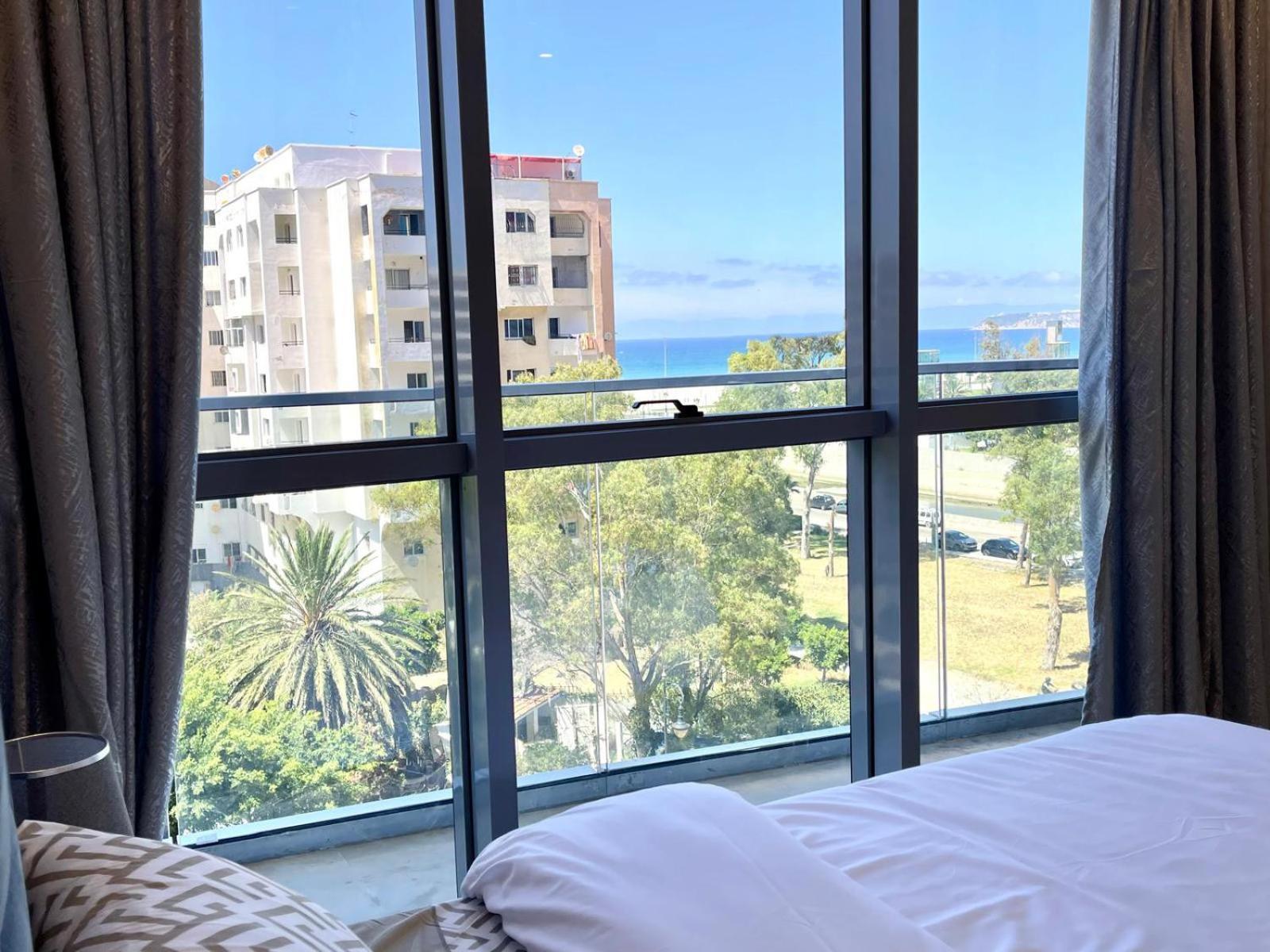 Modern Elegance With Sea Views In Central Tangier - Steps To Beach, Train And Attractions! 外观 照片