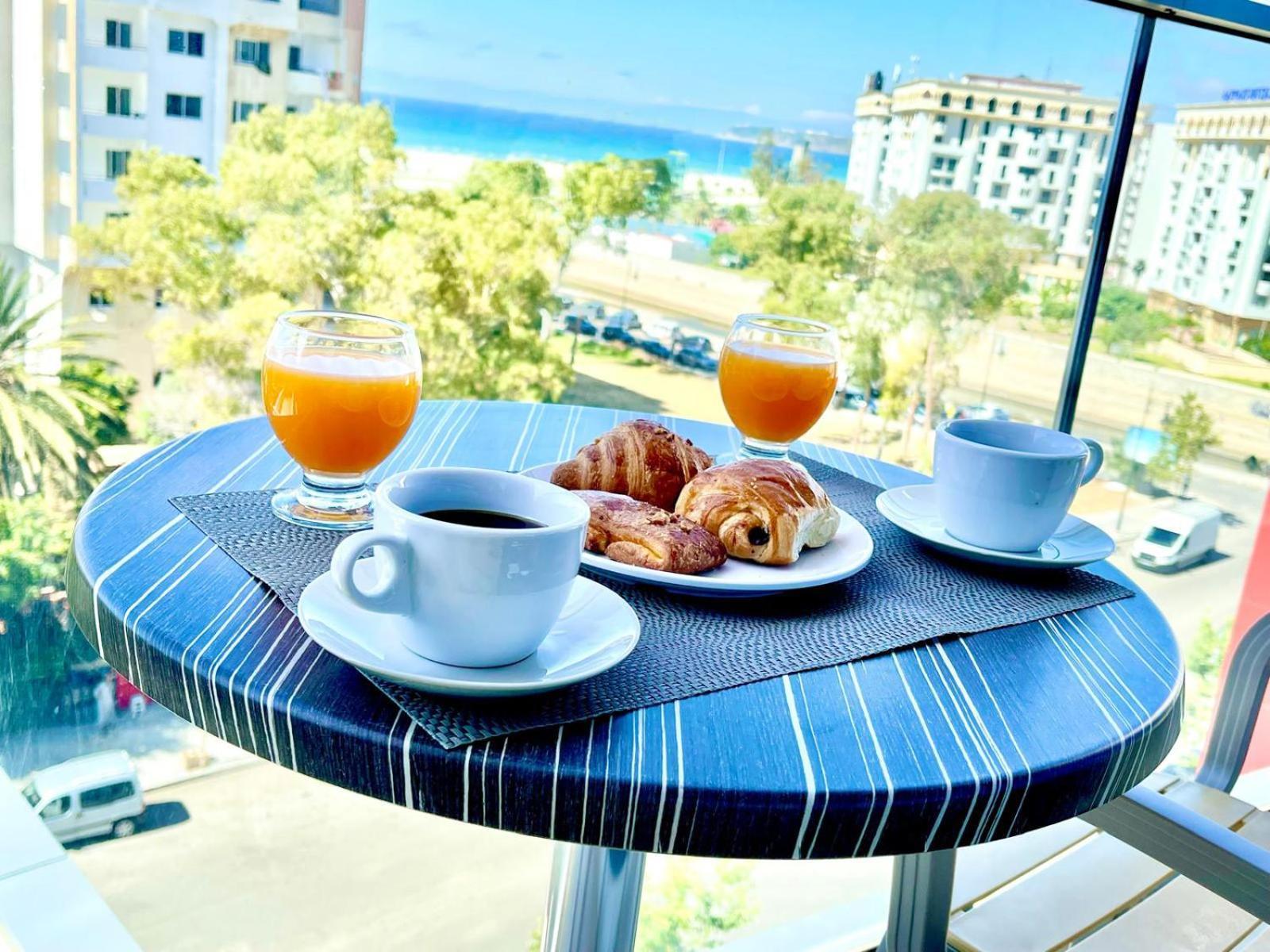 Modern Elegance With Sea Views In Central Tangier - Steps To Beach, Train And Attractions! 外观 照片